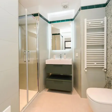 Lakefront And Downtown Within Walking Distance! Appartement
