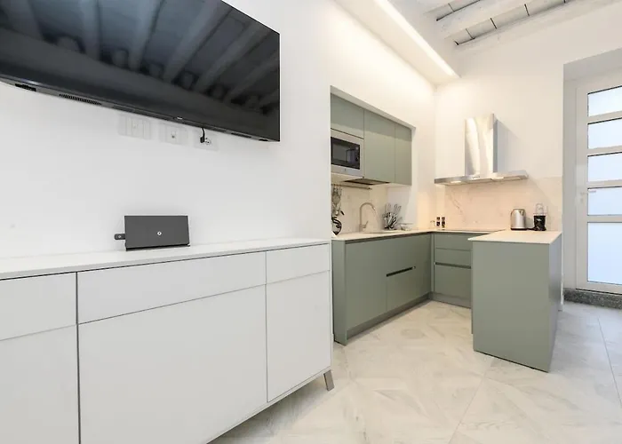 דירה Lakefront And Downtown Within Walking Distance! *